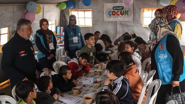 Osmaniye, Eskişehir ve Rize'den müftülük görevlileri, depremzedeleri yalnız bırakmıyor