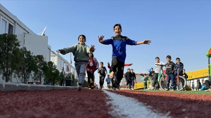 Osmaniye'de konteyner kent çocuk cıvıltılarıyla şenleniyor