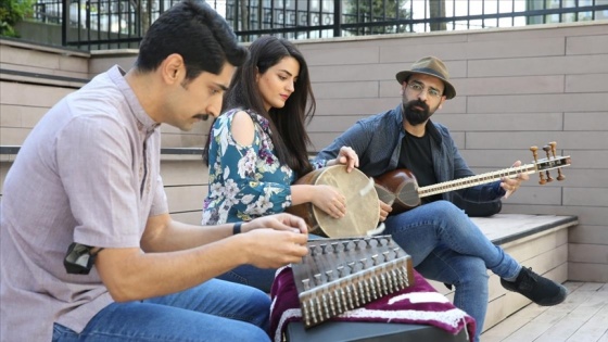 Otantik enstrümanlarıyla geleneksel İran ezgilerini İstanbul'dan dünyaya duyurmak istiyorlar