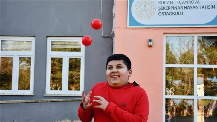 Otizmli öğrenci, öğretmeni sayesinde jonglör oldu