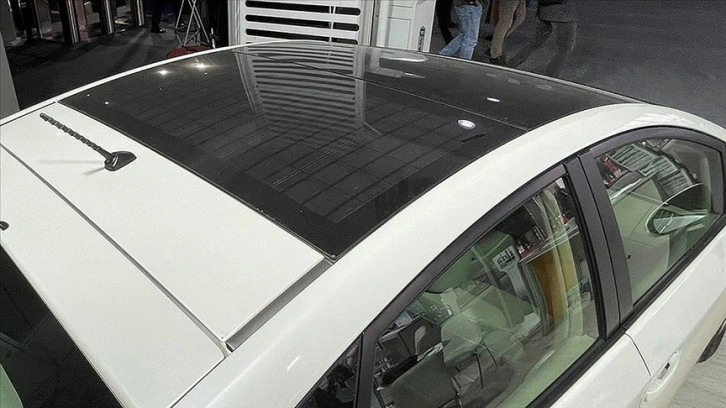 Otomobile entegre güneş paneliyle araç içi konfor artırılıyor
