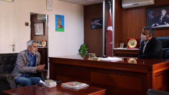 Oyuncu Turgay Tanülkü&#039;den Uşak&#039;taki çocuklara bayram hediyesi