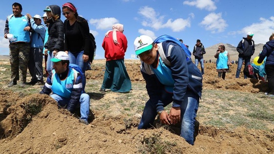 'Özel çocuklar'ın fidanları toprakla buluştu