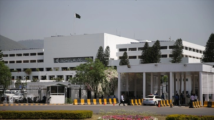 Pakistan Meclis Başkanı hükümetle ilgili güvensizlik oylaması öncesi istifa etti
