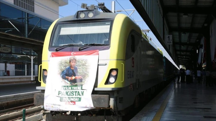 Pakistan'a yardım malzemesi taşıyan 'İyilik Treni'nin ikincisi uğurlandı
