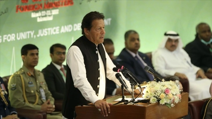 Pakistan'da Başbakan Han'a karşı güvensizlik oylaması önergesi kabul edildi
