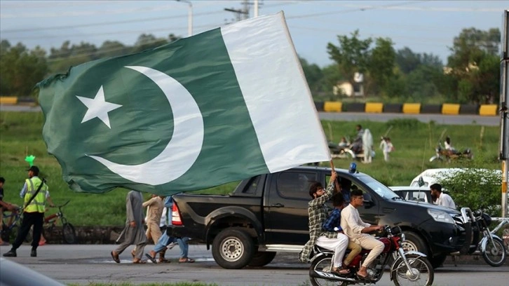 Pakistan'da genel seçimlerde 3 siyasi partinin ismi öne çıkıyor