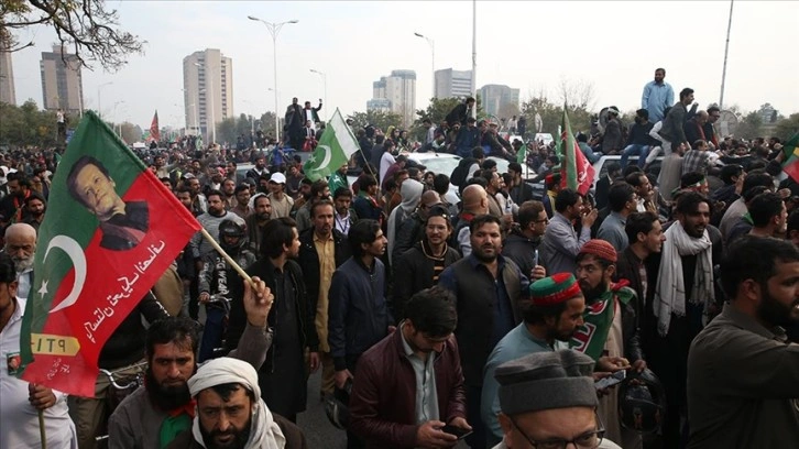 Pakistan'da İmran Han'ın partisi, ülke genelinde seçim sonuçlarını protesto ediyor