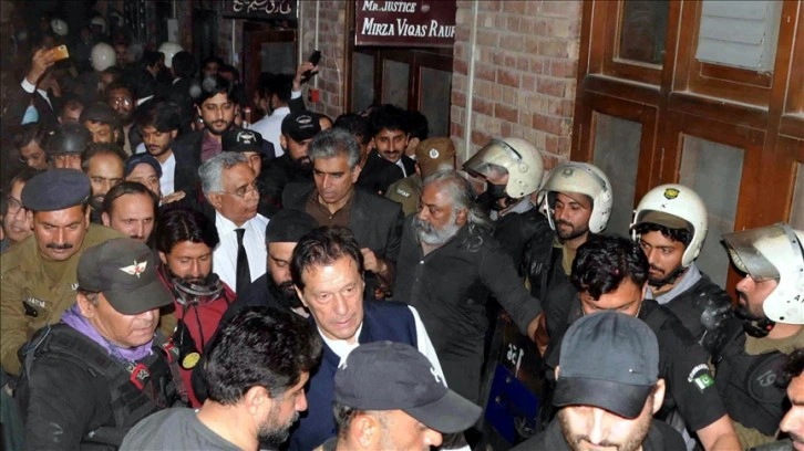 Pakistan'da mahkeme, eski Başbakan Han'a 2 hafta süreyle