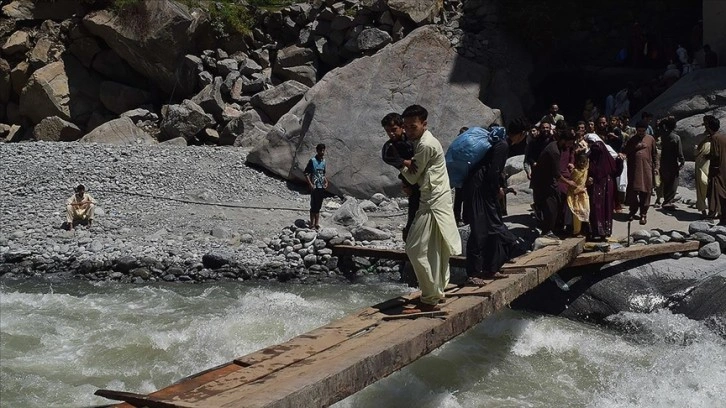 Pakistan'da sel bölgelerindeki 5 milyon kişi salgın riskiyle karşı karşıya