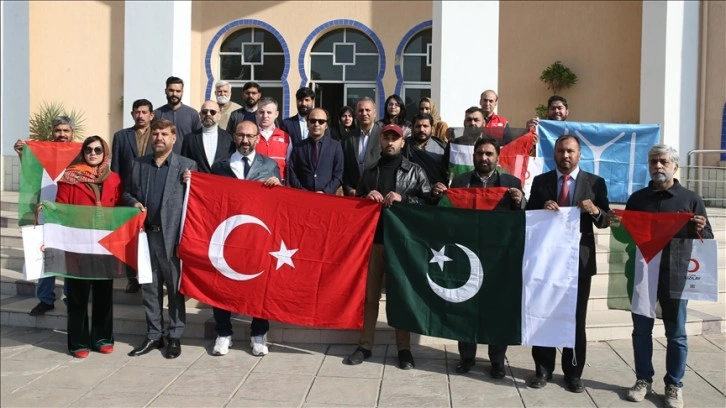 Pakistan'da Türkçe eğitimi alan öğrencilerden Filistin halkına yardım