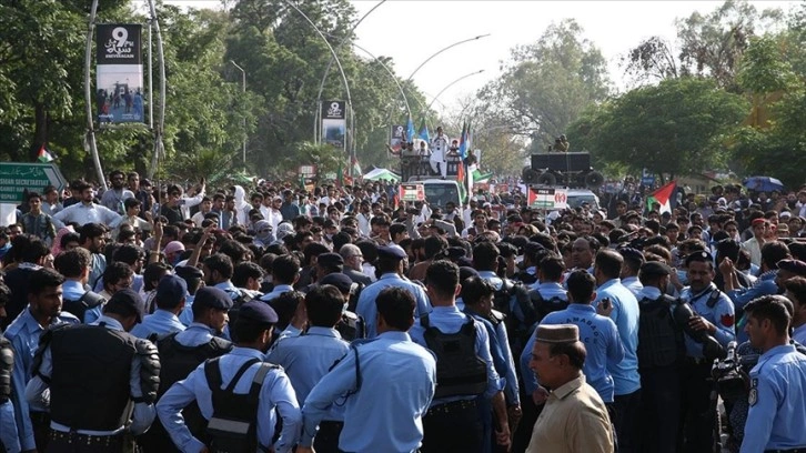 Pakistan'da yüzlerce kişi, İsrail'e destek veren ABD'yi protesto etti