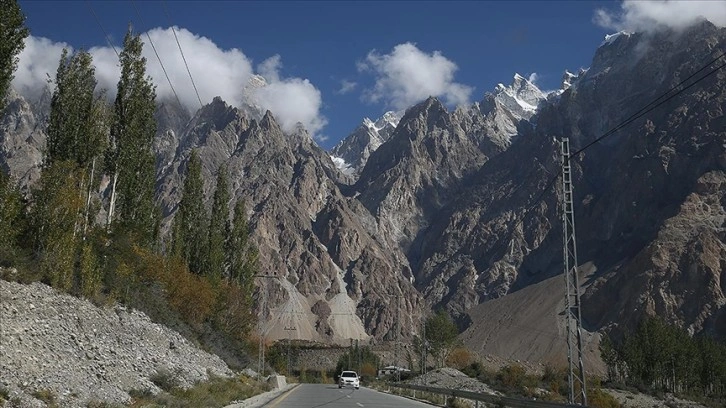 Pakistan'daki Hunza Vadisi, masalsı görünümüyle her yıl yüz binlerce turisti ağırlıyor