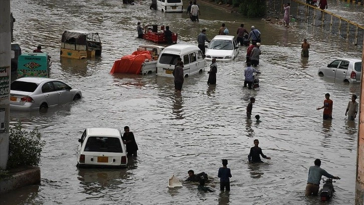 Pakistan'ın Sindh eyaletinde şiddetli yağış ve fırtına nedeniyle 26 kişi öldü