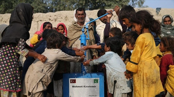 PAMDER, Pakistan'da açtığı binlerce su kuyusuyla halkın içme suyu ihtiyacını karşılıyor