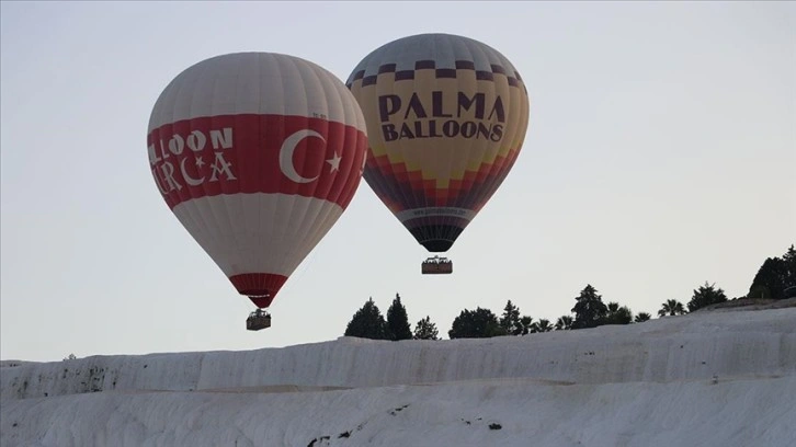 Pamukkale'yi 8 ayda 91 bin ziyaretçi balondan izledi