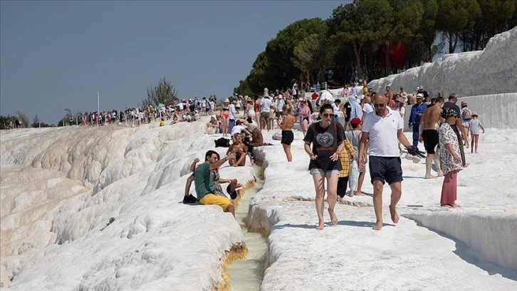 Pamukkale'yi 9 ayda 1 milyon 557 bin kişi ziyaret etti