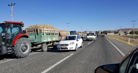 Pancar yüklü traktörler yollarda