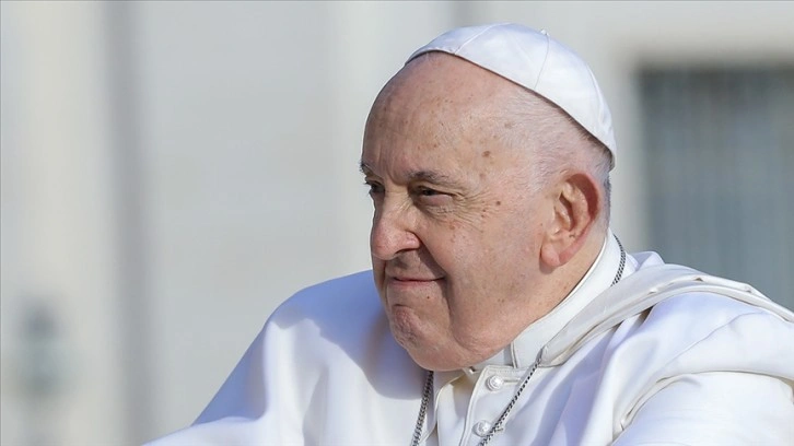 Papa Franciscus, Vatikan'da kendisinin ölmesini umanlar olduğunu belirtti