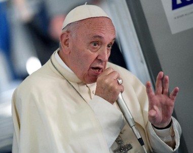 Papa: 'İslamiyet’i şiddetle tanımlamak doğru değil'