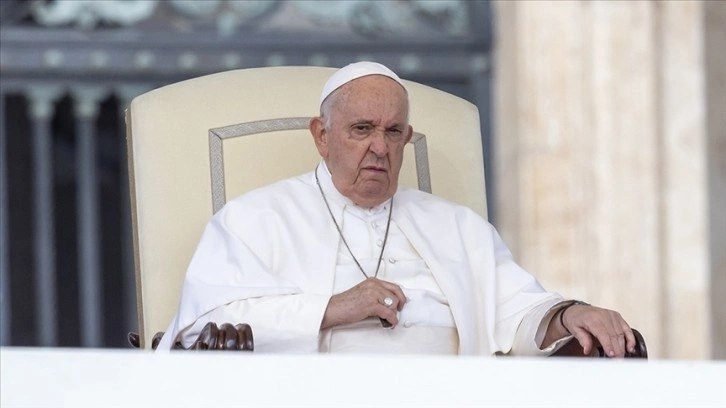 Papa, Kilise'nin istismar mağdurlarını dinlemesi gerektiğini söyledi