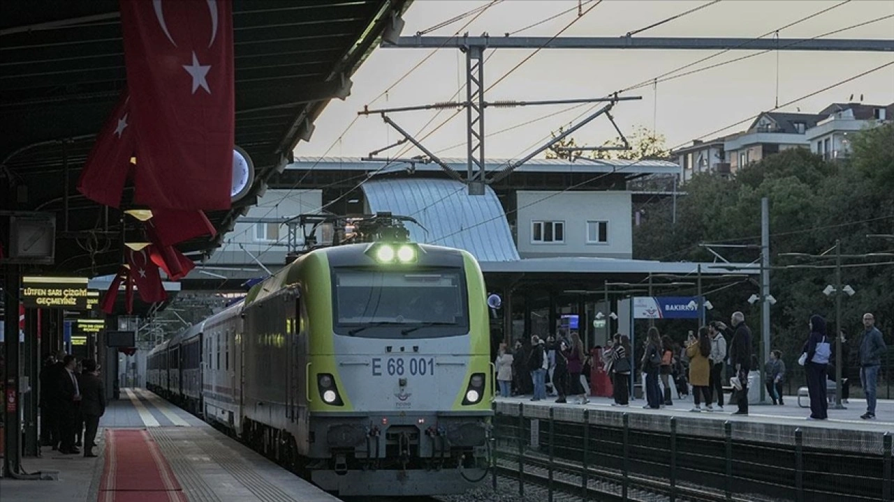 Paris'ten yola çıkan Orient Express, yılın ikinci seferi için İstanbul'a geldi