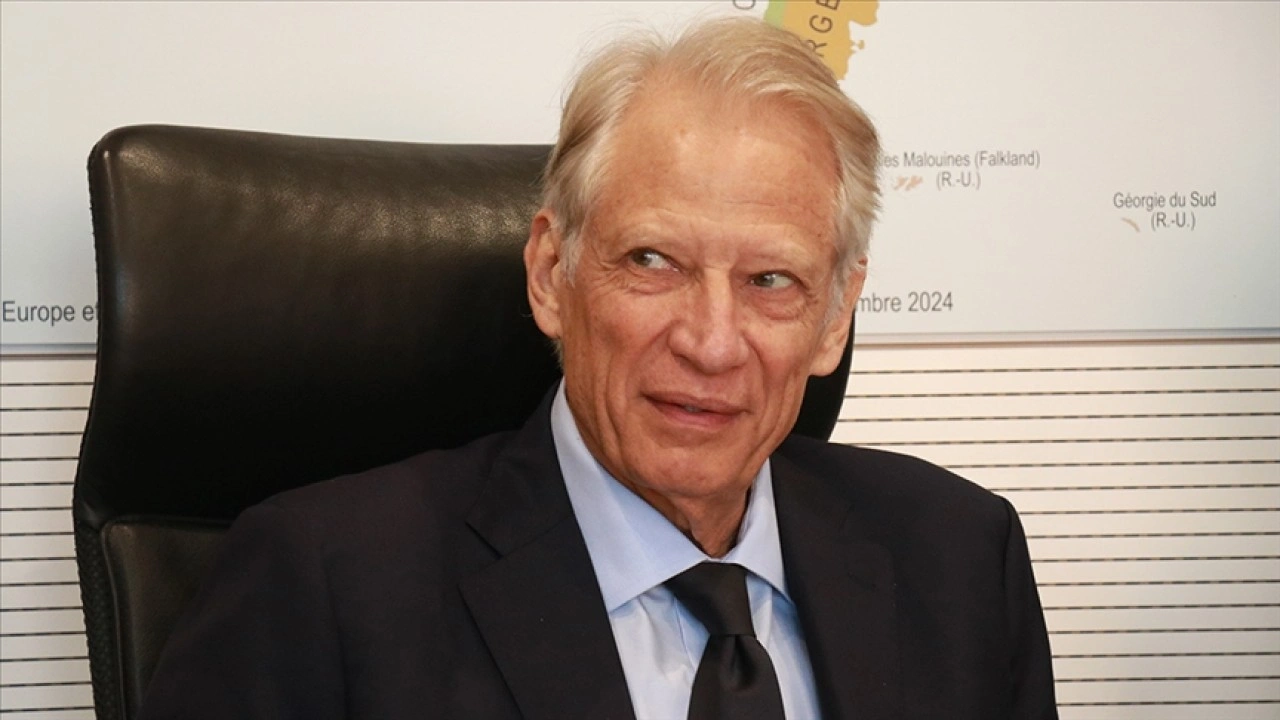 Partisini kuran eski Fransa Başbakanı Villepin, 2027 cumhurbaşkanı seçimlerini hedefliyor