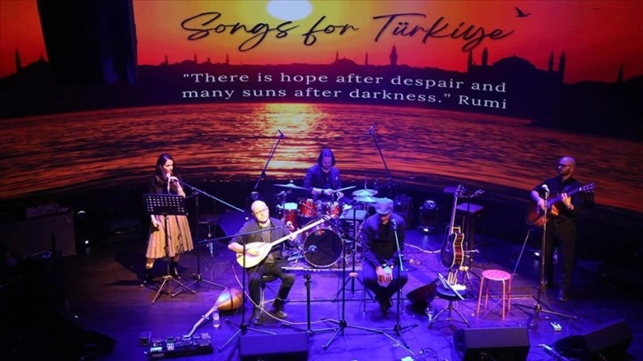 Pekin'de depremzedeler için 'Şarkılar Türkiye İçin' konseri düzenlendi