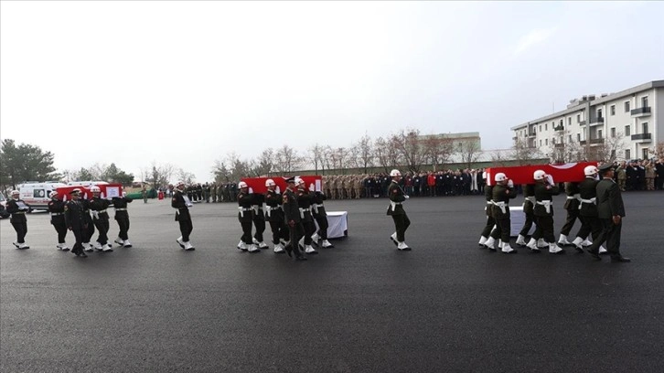 Pençe-Kilit Harekatı bölgesinde şehit olan 6 asker için Şırnak'ta tören yapıldı