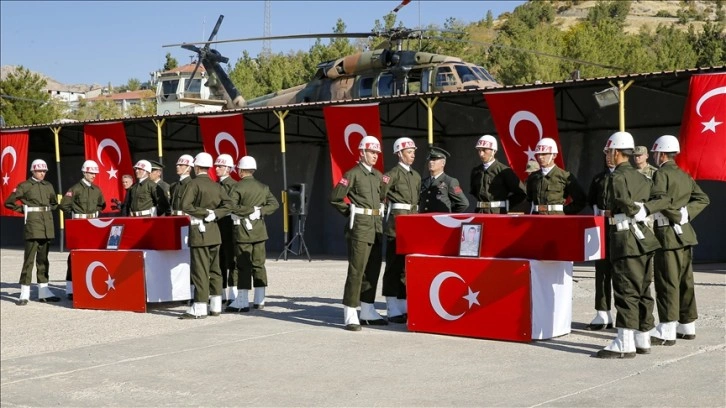 Pençe-Şimşek Operasyonu bölgesinde şehit olan askerler için Şırnak'ta tören yapıldı