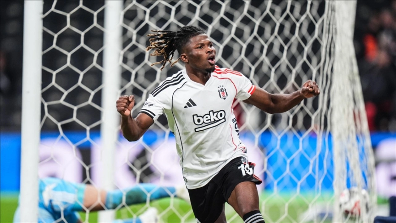 PFDK, Beşiktaşlı futbolcu El Bilal Toure'ye 2 ma&ccedil; ceza verdi