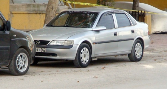 Polise ait otomobilin altından bomba çıktı