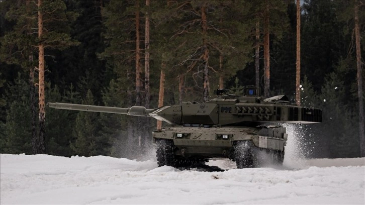Polonya Başbakanı Morawiecki, tanklar konusunda Berlin'in onayı için başvurulacağını söyledi