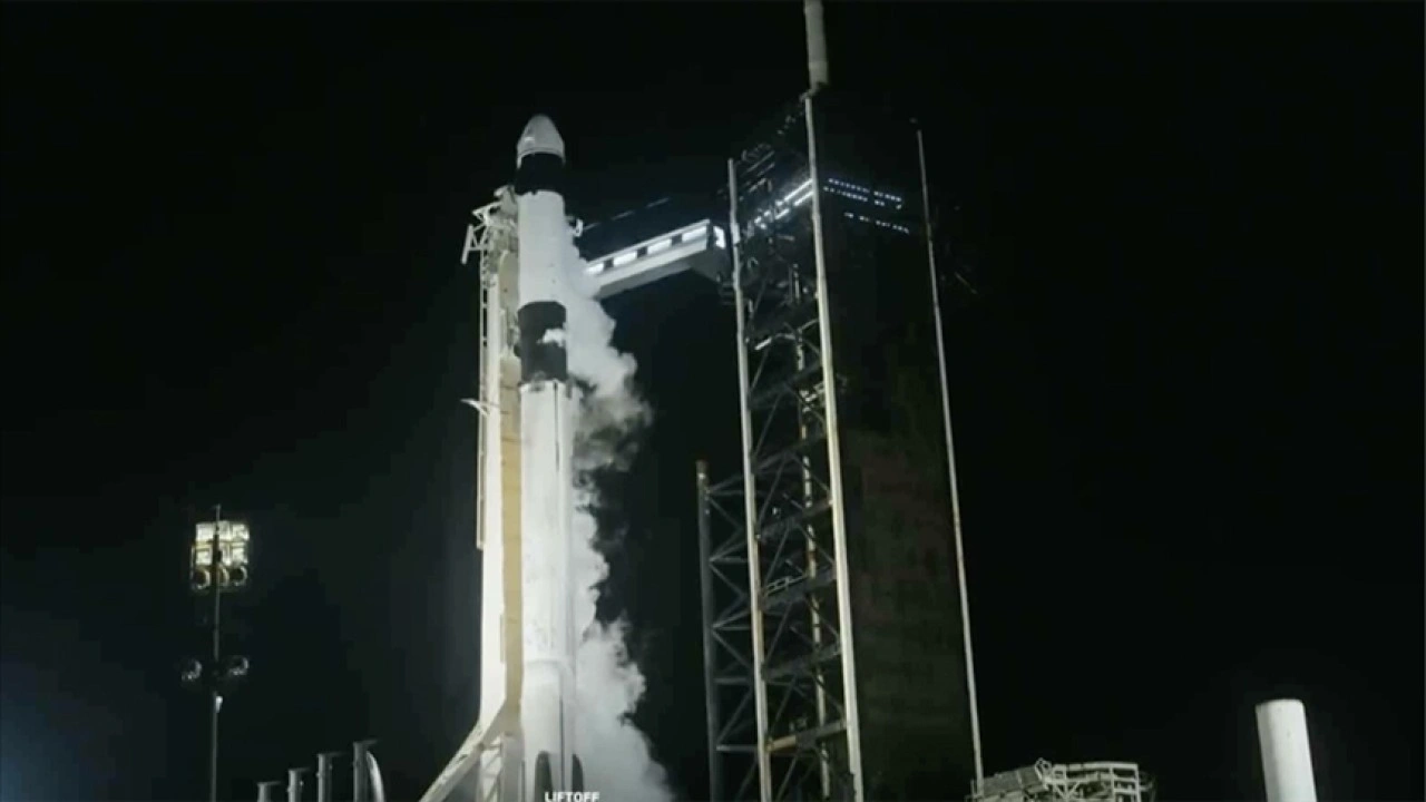 Polonyalı, Macar ve Hint astronotlar uzay yolculuklarına başladı