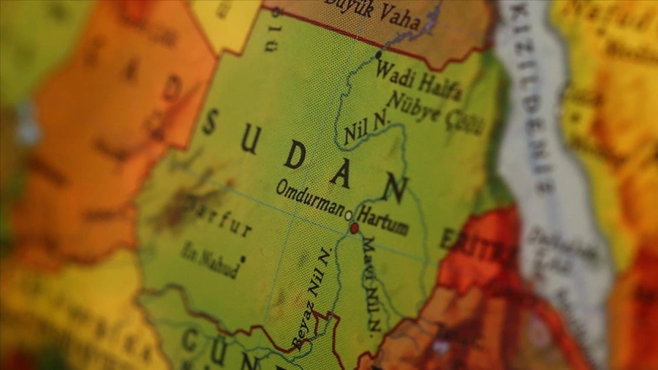 Port Sudan'daki hava üssünün dronlarla hedef alınmasının ardından bölgedeki seferler askıya alındı