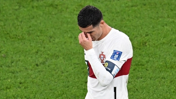 Portekizli futbolcu Ronaldo, Dünya Kupası'ndan elenmenin hayal kırıklığını yaşıyor