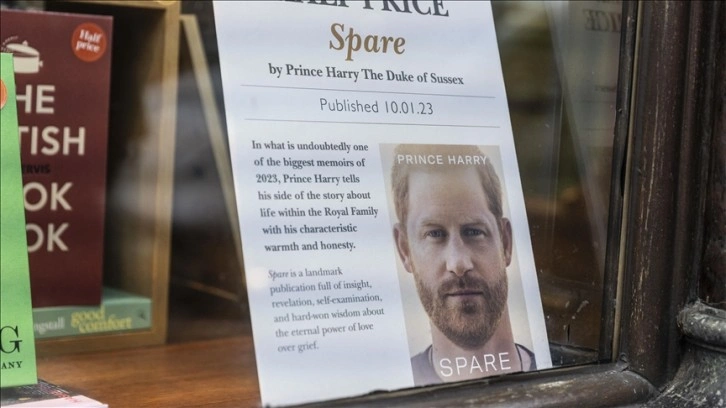 Prens Harry, kitabında Kraliçe'nin ölümünü BBC'nin sayfasından öğrendiğini yazdı