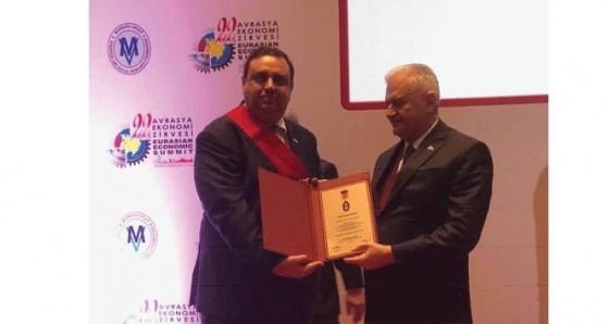 Prof. Dr. Uğur Özgöker’e “Onur Madalyası”