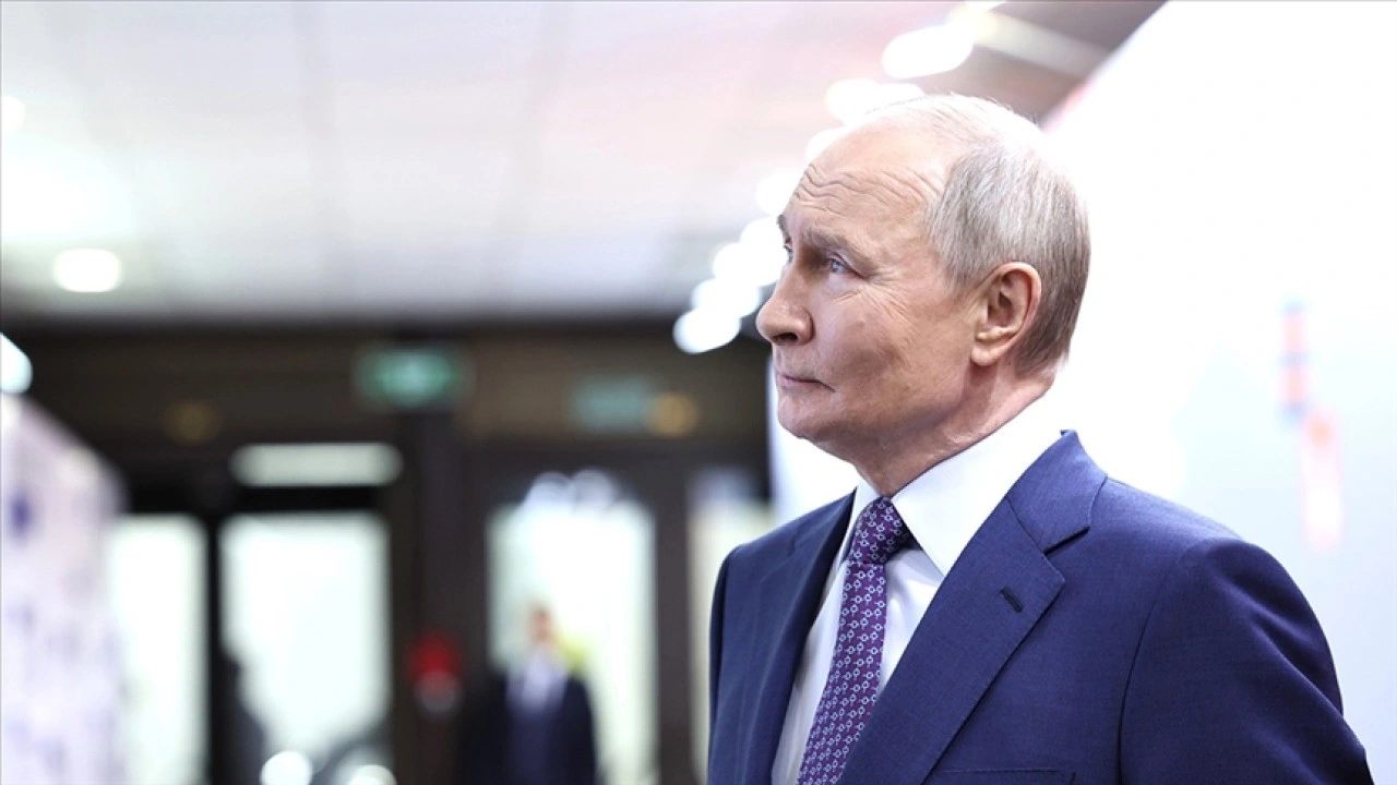 Putin'in 25 yıllık hikayesi Kremlin Sarayı'ndaki evinde çekilen belgeselle anlatıldı