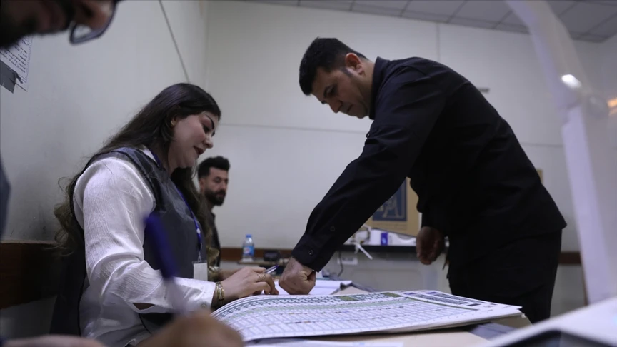Irak'ta oy verme işlemi başladı