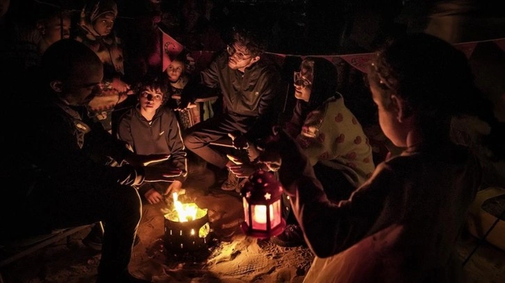 Refah'taki Filistinliler, savaşın karanlığını ramazan fenerleriyle aydınlatıyor