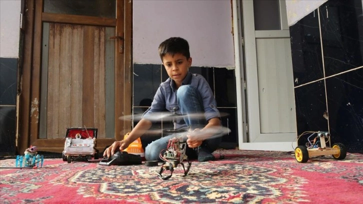 Robotik araç maketleri tasarlayan Hakkarili Aram, TEKNOFEST'e davet edildi