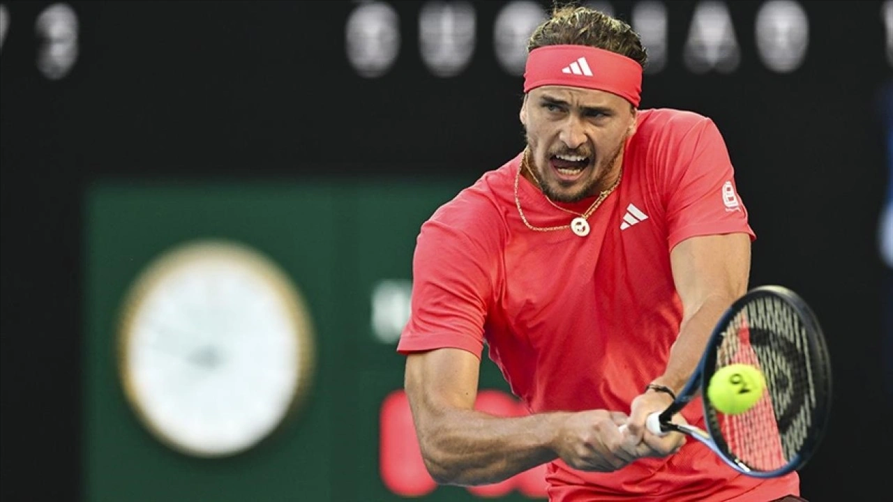 Roma Açık Tenis Turnuvası'nda tek erkeklerde son şampiyon Zverev elendi
