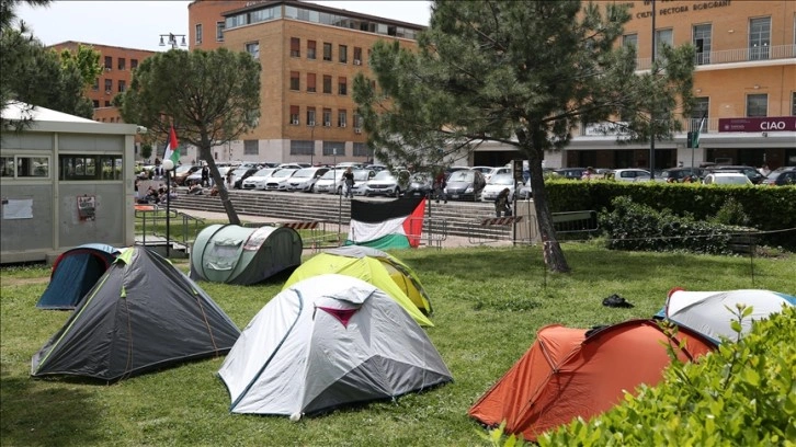 Roma Sapienza Üniversitesi öğrencileri de Filistin'e destek için çadırlar kurdu