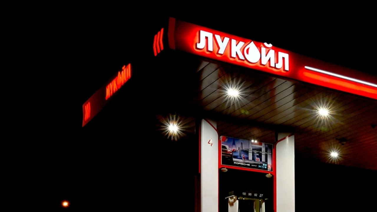 Romanya, ABD'nin yaptırım listesindeki Lukoil'in ülkedeki varlığını kontrolü altına almak