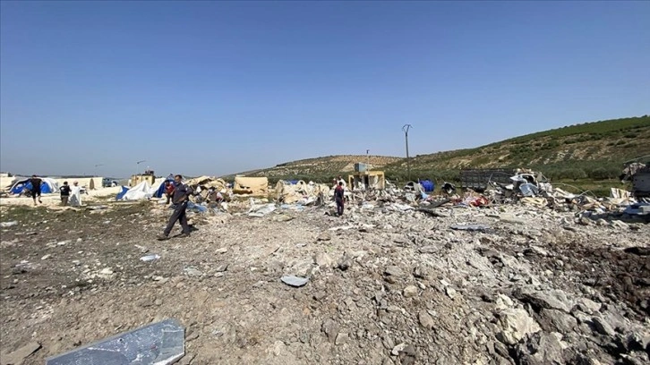 Rus savaş uçağının İdlib'de çadır kampa düzenlediği saldırıda 5 sivil hayatını kaybetti