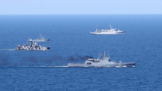 Rus ve Ukrayna savaş gemileri arasında sıcak temas