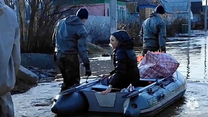Rusya'daki sellerde su altında kalan ev sayısı 10 bin 550'ye çıktı