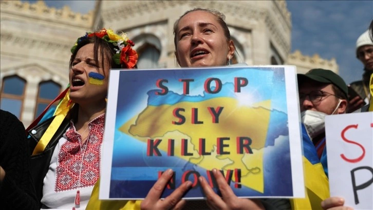 Rusya'nın Ukrayna'ya saldırısı İstanbul'da protesto edildi