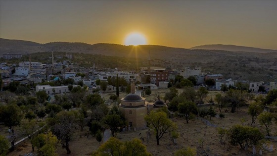 Sabah namazında 'Işık hadisesi'ni izlemek için bir araya geldiler